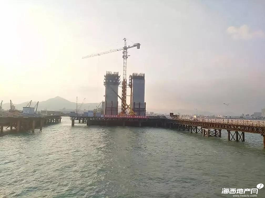 届时,泉州石狮、晋江南部等区域来往厦门方向的车辆,将不用再绕行,可实现一线直达,将行车里程缩短20公里以上,并进一步加快泉厦漳一体化进程。这条高速公路还靠近厦门新机场,今后必将升级为闽西南经济协作区的一条区域大通道,助推闽西南协作实现新的腾飞。